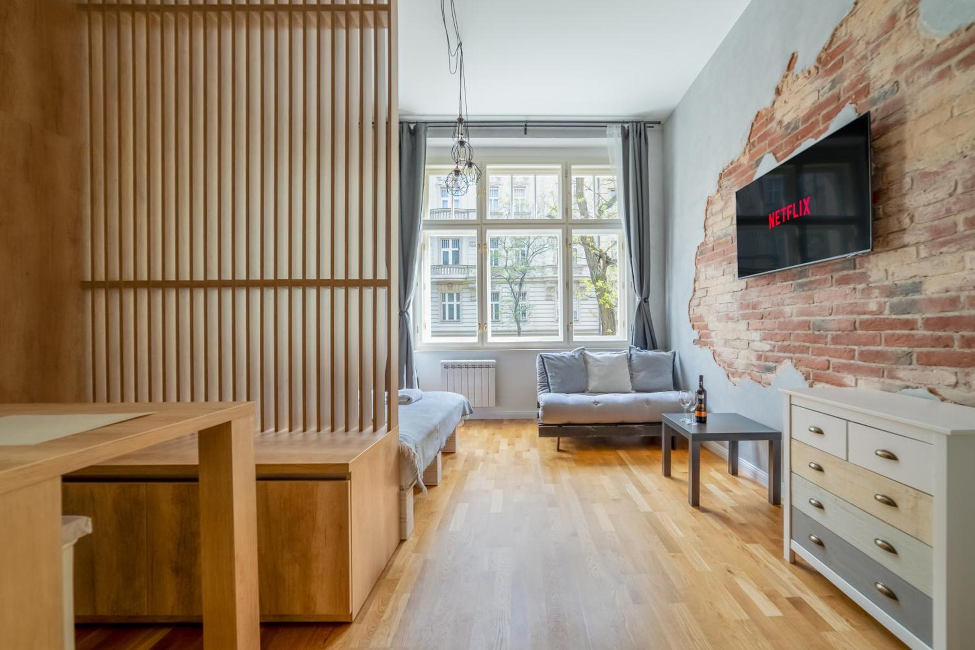 Apartment Chic Brick In Historic Center By Rentez