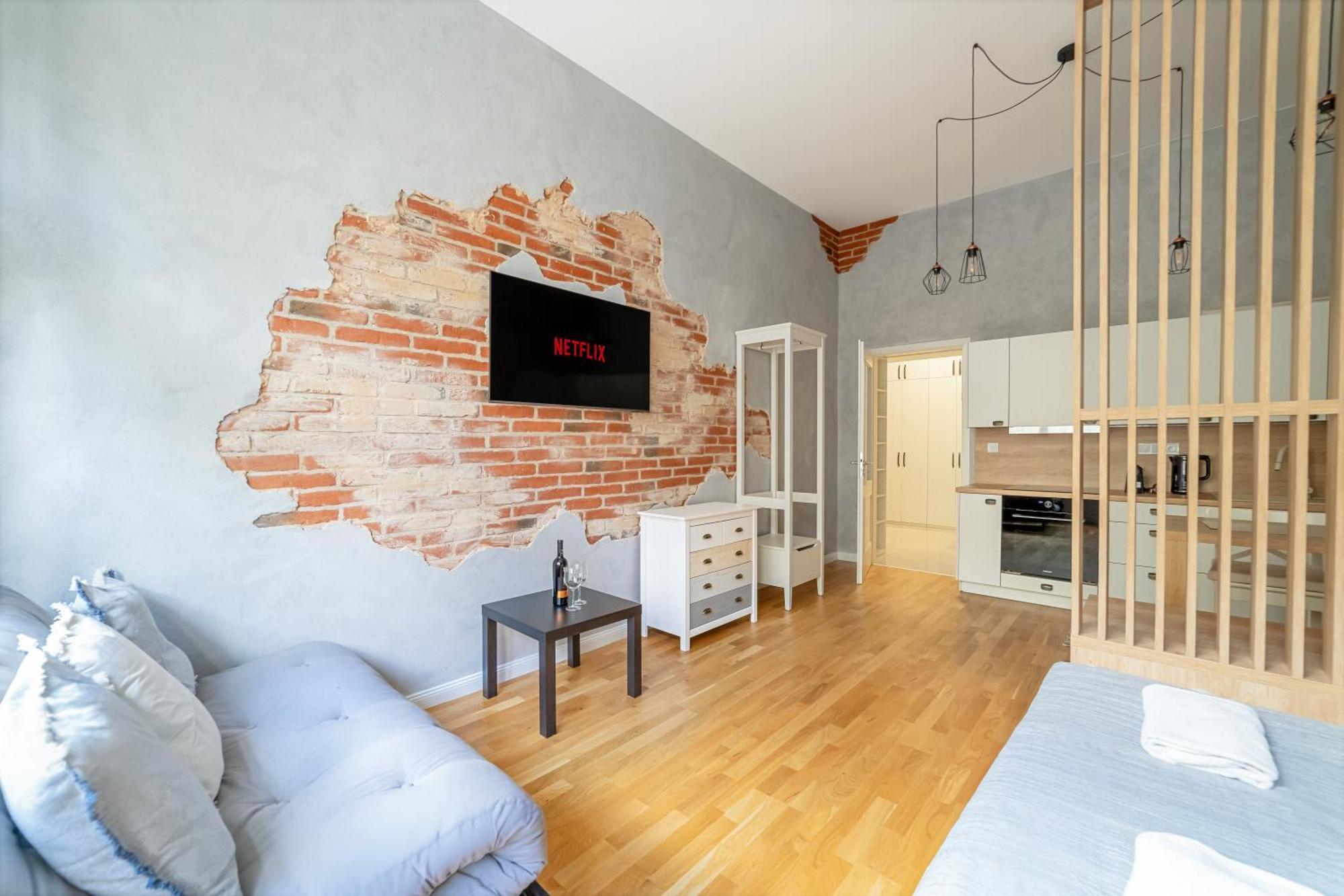 Apartment Chic Brick In Historic Center By Rentez *